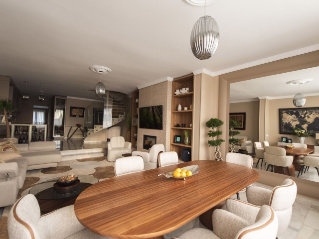 Maison mitoyenne avec 3 Chambres  à Nueva Andalucía