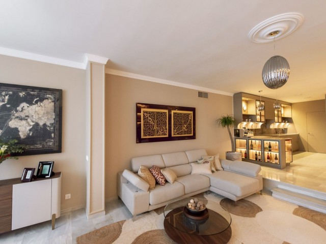 Maison mitoyenne avec 3 Chambres  à Nueva Andalucía