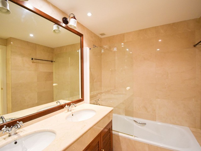 2 Makuuhuoneen Huoneisto San Pedro de Alcántara