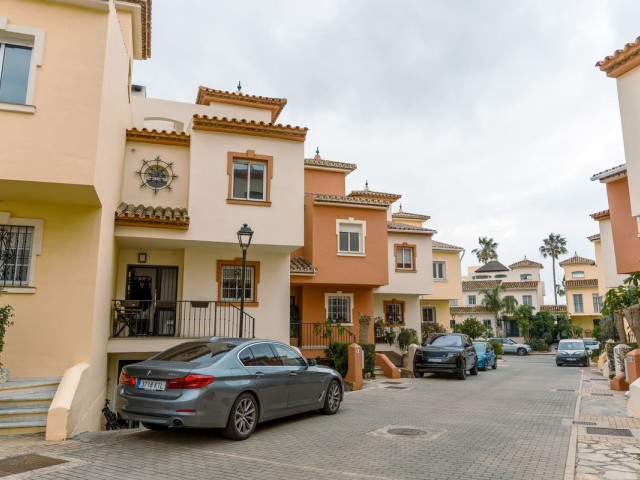 4 Slaapkamer Rijtjeshuis in New Golden Mile