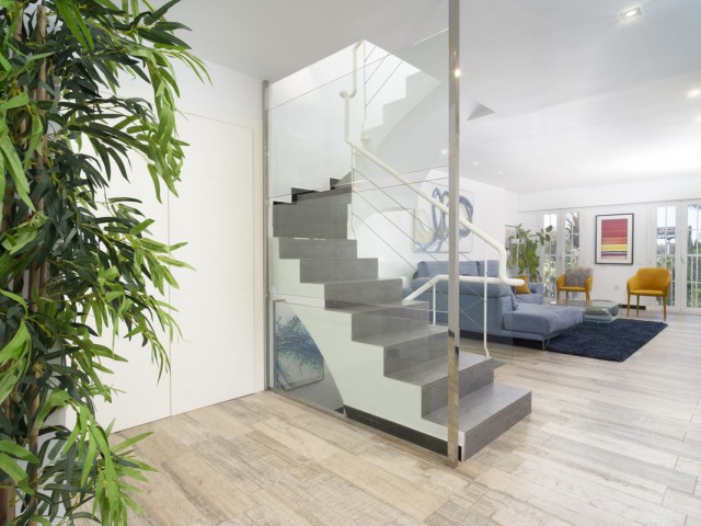 2 Makuuhuoneen Rivitalo Puerto Banús