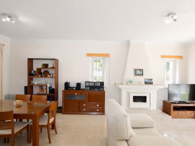 3 Makuuhuoneen Huvila Elviria