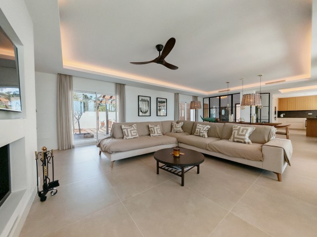 4 Soveroms Villa i Elviria