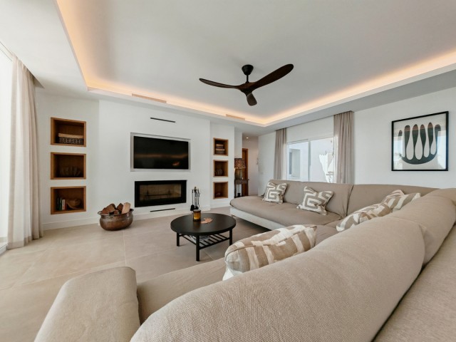 4 Soveroms Villa i Elviria