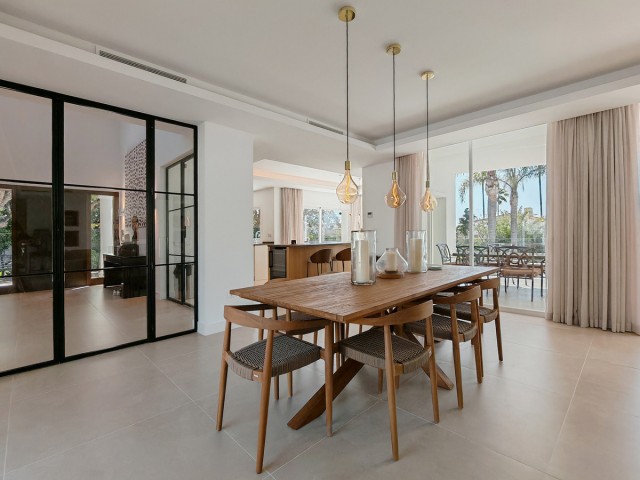 4 Soveroms Villa i Elviria