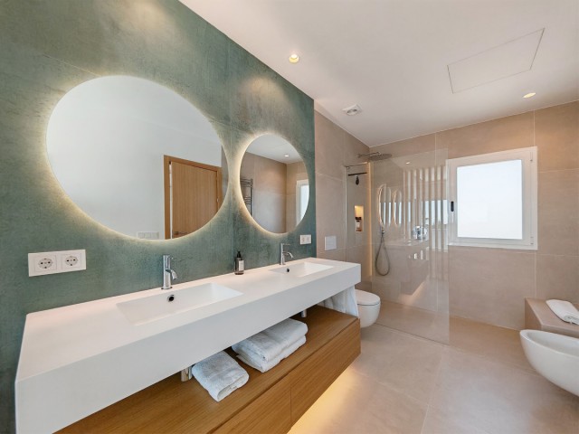 4 Soveroms Villa i Elviria