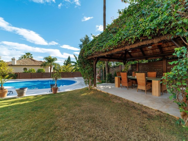 Villa avec 8 Chambres  à Marbella