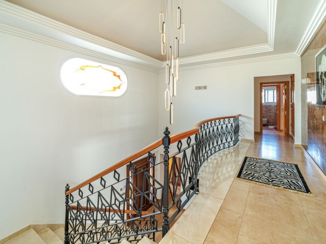 Villa avec 8 Chambres  à Marbella