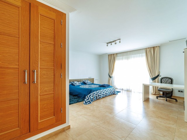 Villa avec 8 Chambres  à Marbella