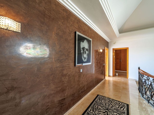 Villa avec 8 Chambres  à Marbella