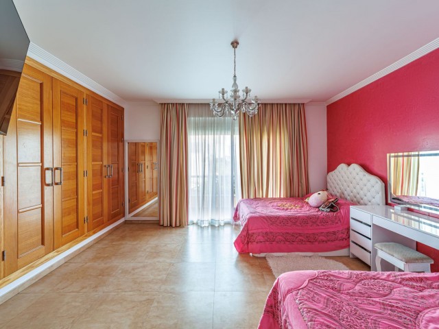 Villa avec 8 Chambres  à Marbella