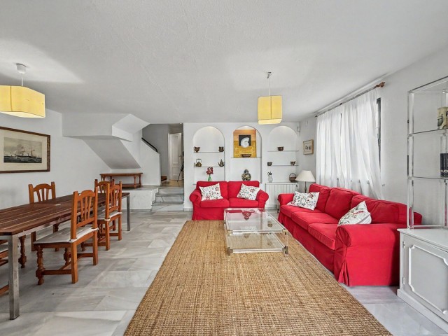 Rijtjeshuis, Casares Playa, R5350195