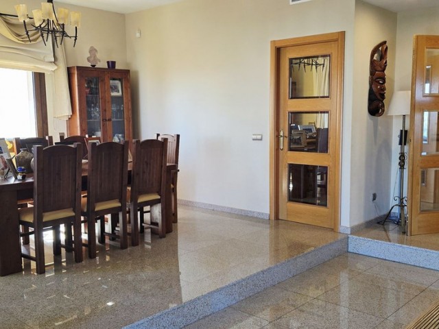 4 Makuuhuoneen Huvila Sierrezuela