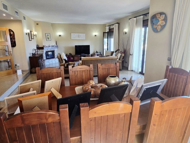 4 Makuuhuoneen Huvila Sierrezuela