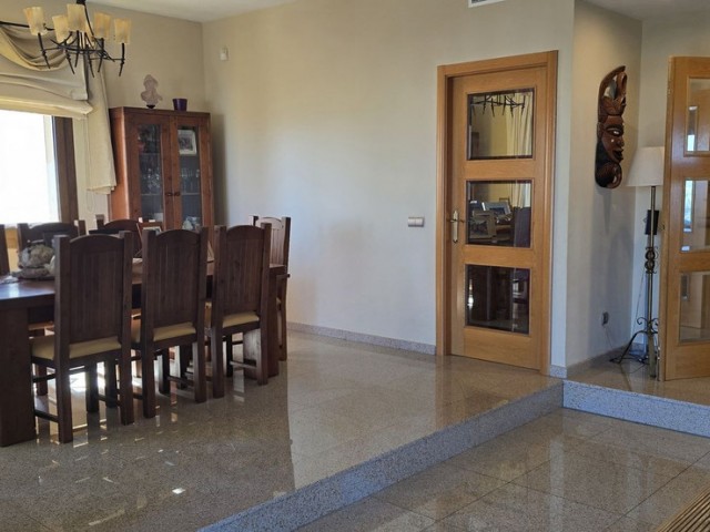 4 Makuuhuoneen Huvila Sierrezuela