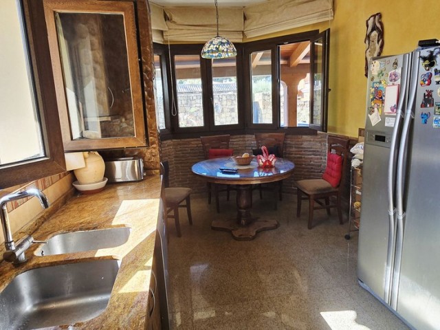 4 Makuuhuoneen Huvila Sierrezuela