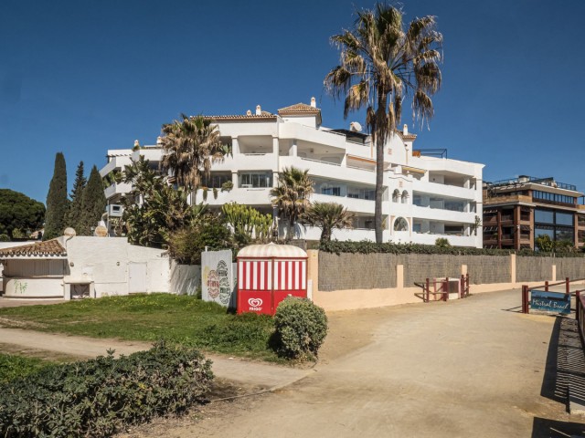 Apartamento con 2 Dormitorios  en Puerto Banús