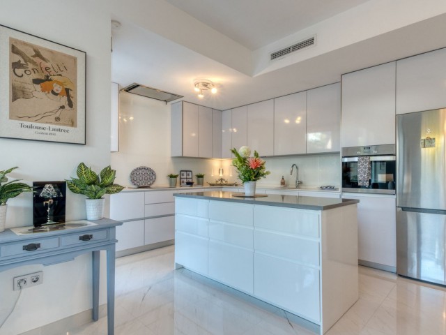 3 Bedrooms Apartment in Estepona