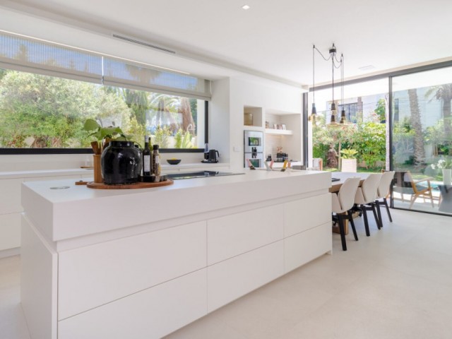 4 Makuuhuoneen Huvila Marbesa