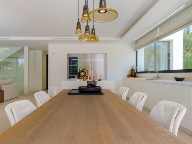 4 Makuuhuoneen Huvila Marbesa