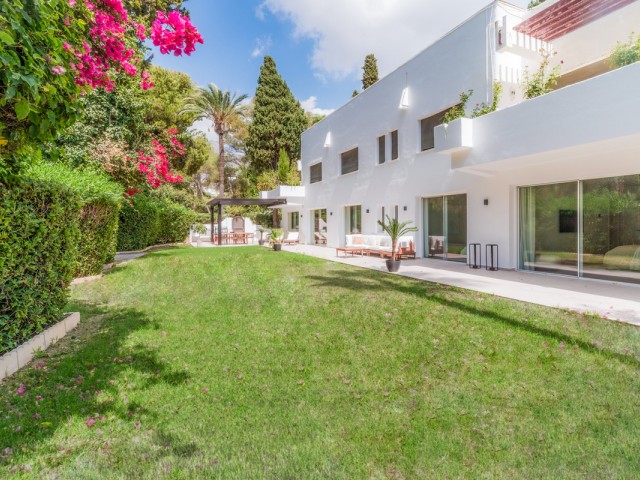 Huoneisto, The Golden Mile