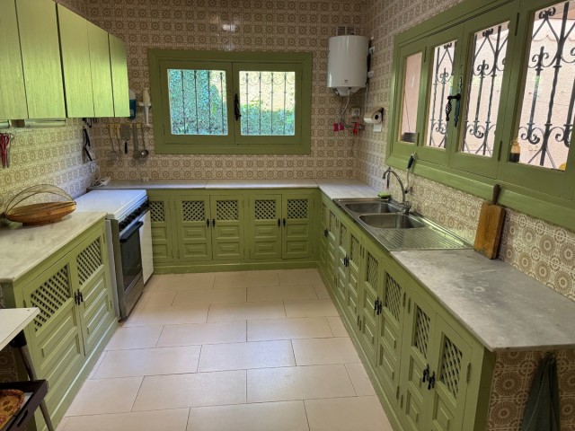 Villa avec 3 Chambres  à Estepona