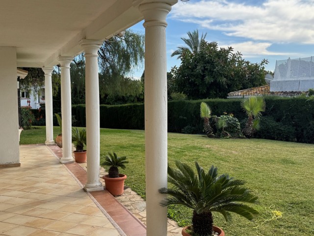 Villa avec 3 Chambres  à Estepona