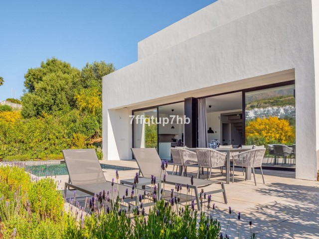 Villa con 3 Dormitorios  en Estepona