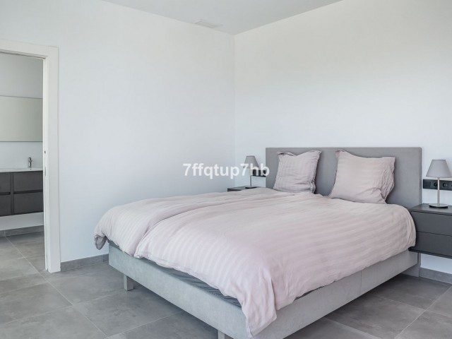 Villa con 3 Dormitorios  en Estepona