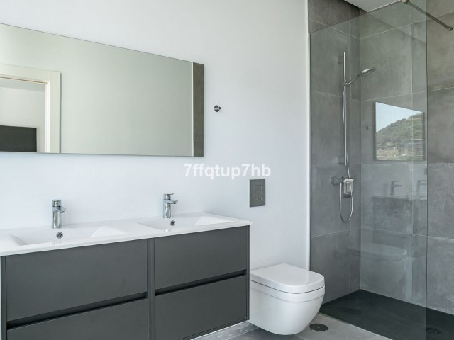 Villa con 3 Dormitorios  en Estepona