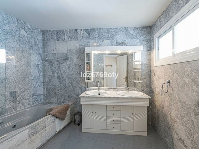 3 Bedrooms Apartment in Benalmadena Costa