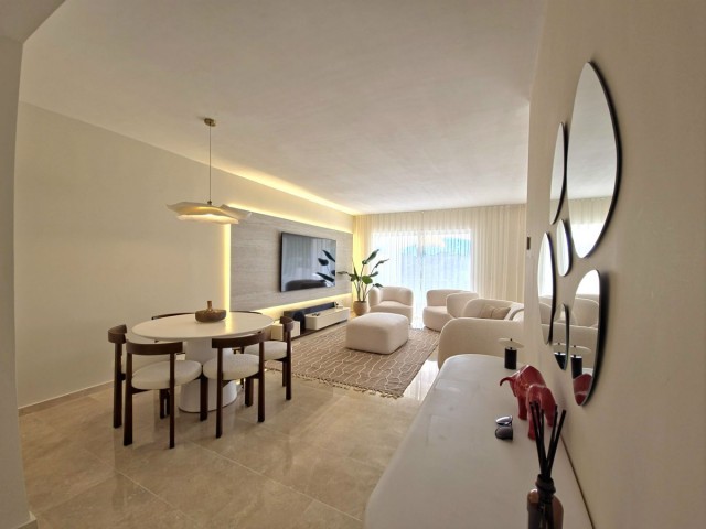 2 Bedrooms Apartment in Benahavís