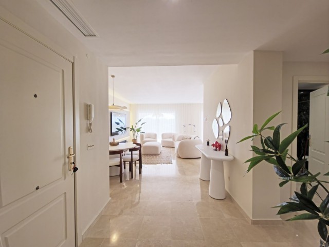 2 Bedrooms Apartment in Benahavís