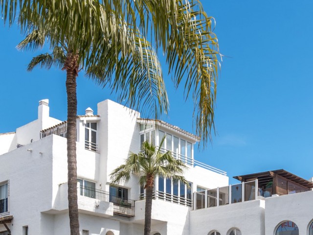 4 Bedrooms Apartment in Puerto Banús