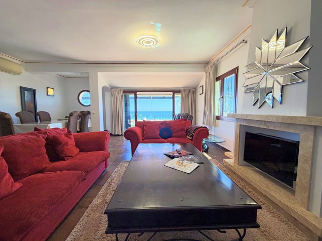 Villa con 5 Dormitorios  en Estepona