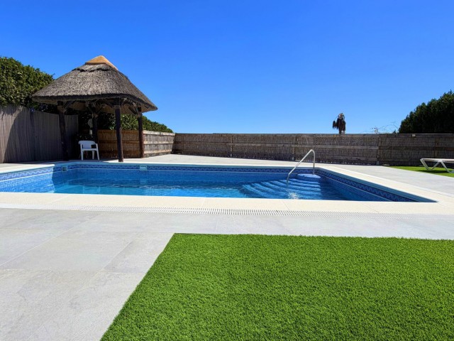 Villa con 5 Dormitorios  en Estepona