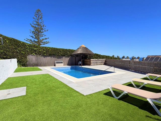 Villa con 5 Dormitorios  en Estepona