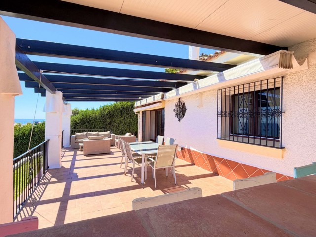 Villa con 5 Dormitorios  en Estepona