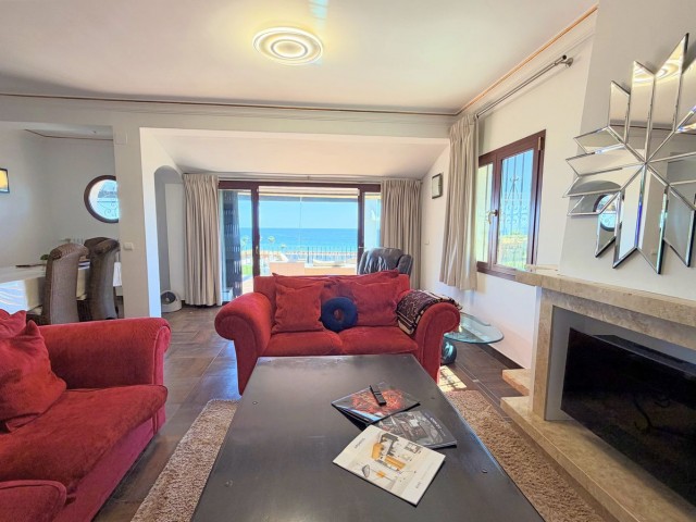 Villa con 5 Dormitorios  en Estepona