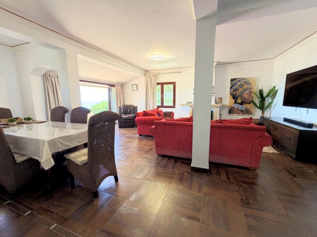 Villa con 5 Dormitorios  en Estepona