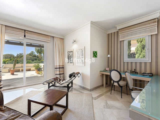 3 Bedrooms Apartment in Nueva Andalucía