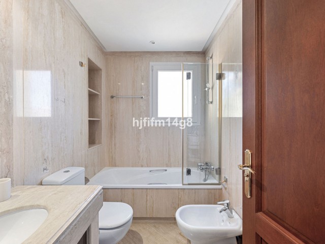 3 Bedrooms Apartment in Nueva Andalucía