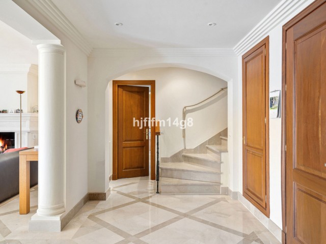 3 Bedrooms Apartment in Nueva Andalucía