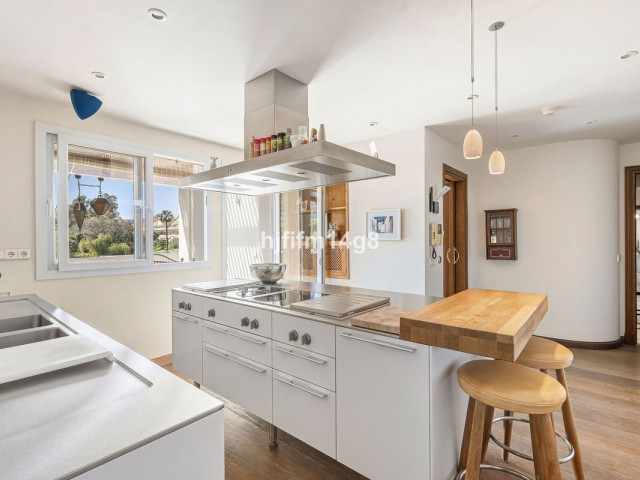 3 Bedrooms Apartment in Nueva Andalucía