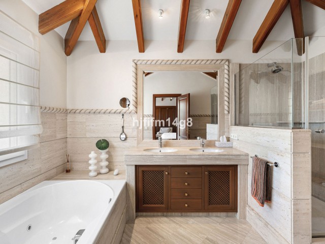 3 Bedrooms Apartment in Nueva Andalucía