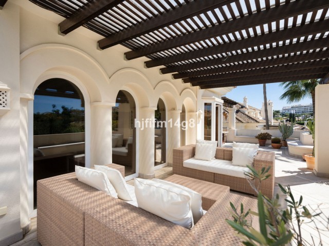 3 Bedrooms Apartment in Nueva Andalucía