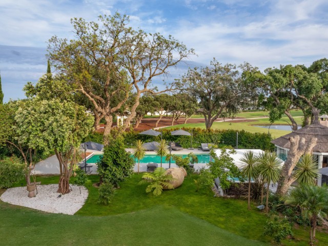 5 Makuuhuoneen Huvila San Roque Club