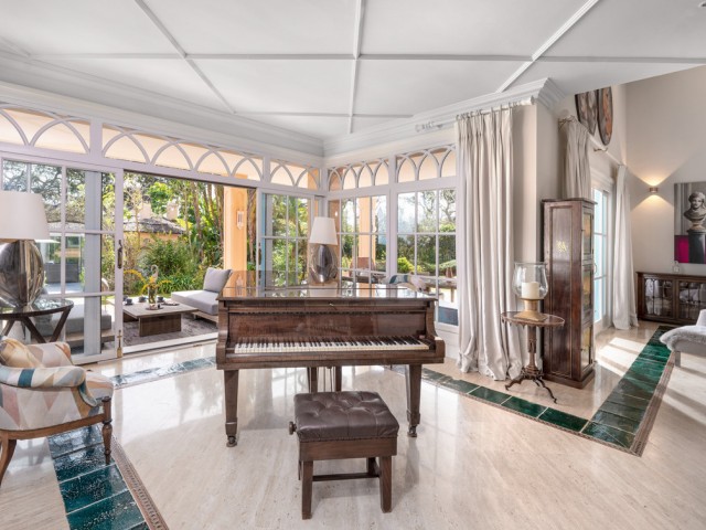 5 Makuuhuoneen Huvila San Roque Club