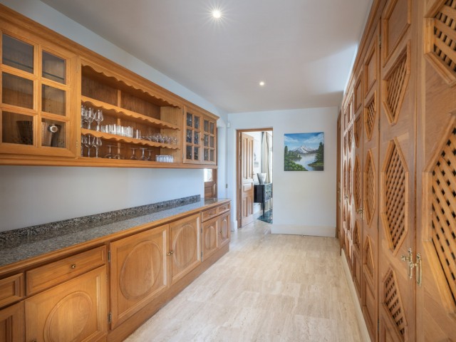 5 Makuuhuoneen Huvila San Roque Club