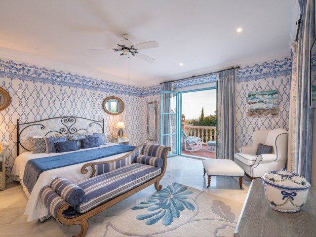 5 Makuuhuoneen Huvila San Roque Club